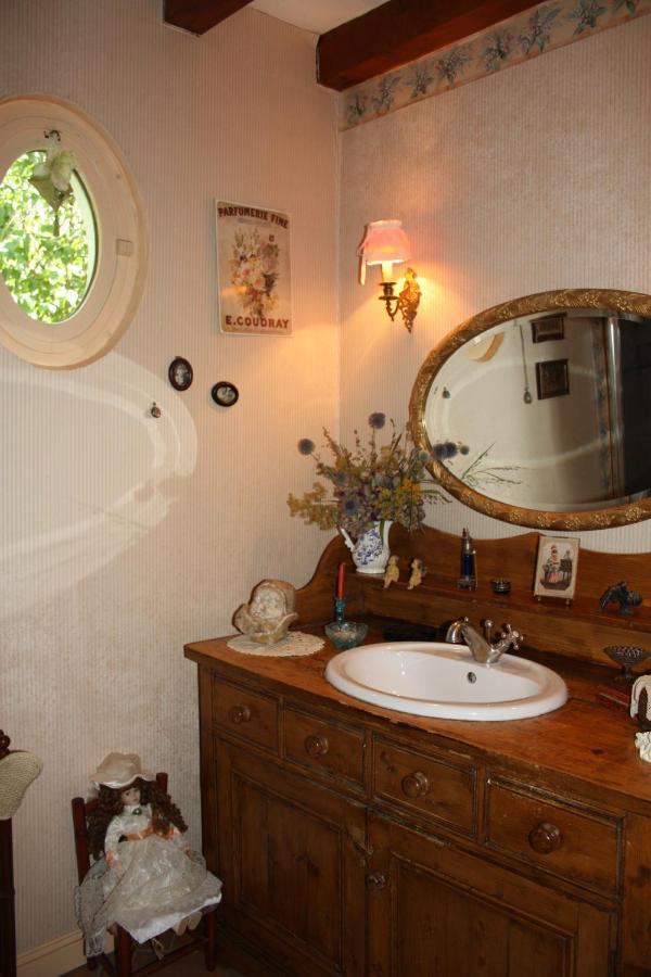 petite maison berrichonne Charost Extérieur photo