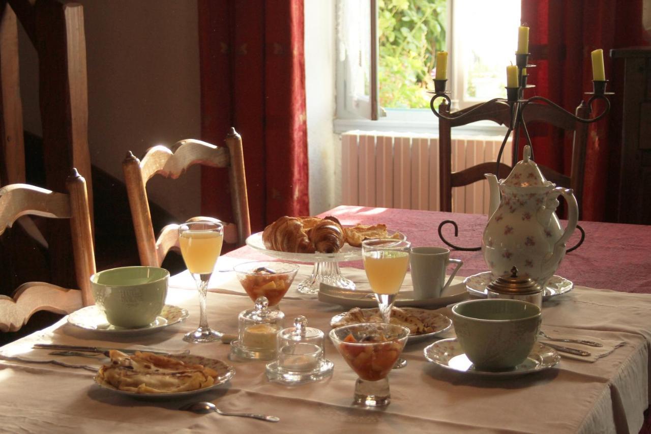 petite maison berrichonne Charost Extérieur photo