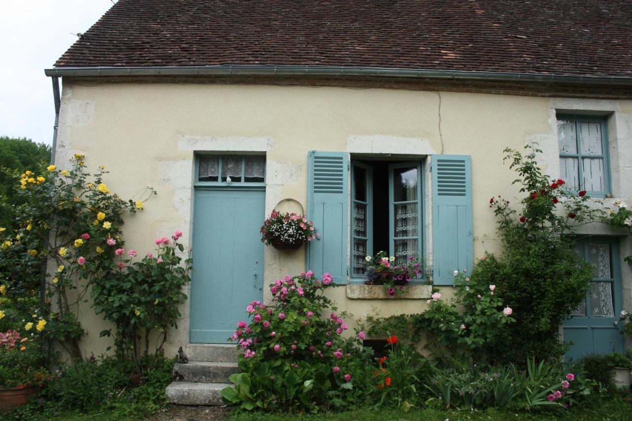 petite maison berrichonne Charost Extérieur photo