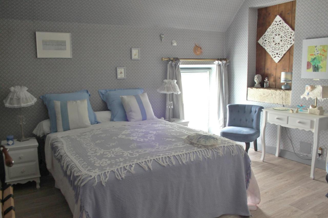 petite maison berrichonne Charost Extérieur photo