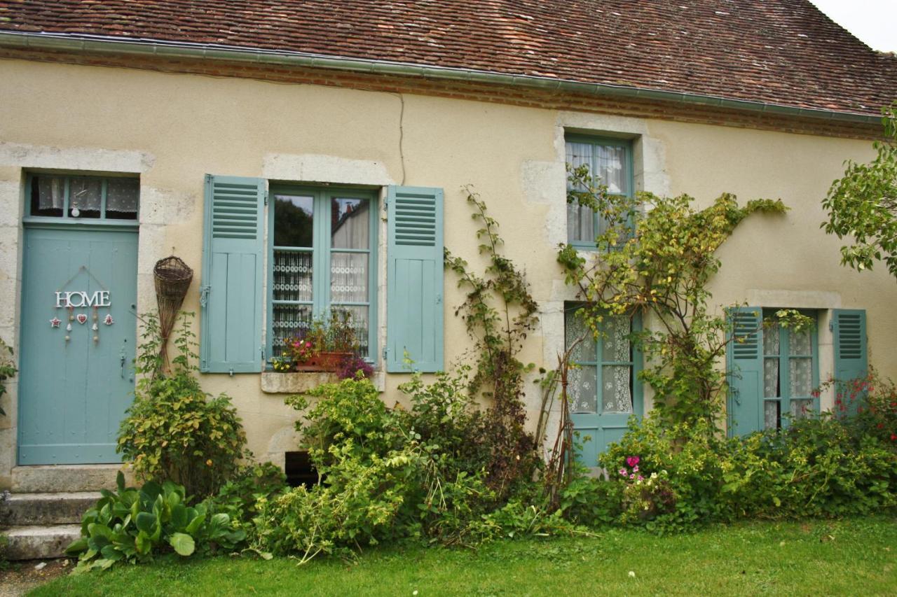 petite maison berrichonne Charost Extérieur photo
