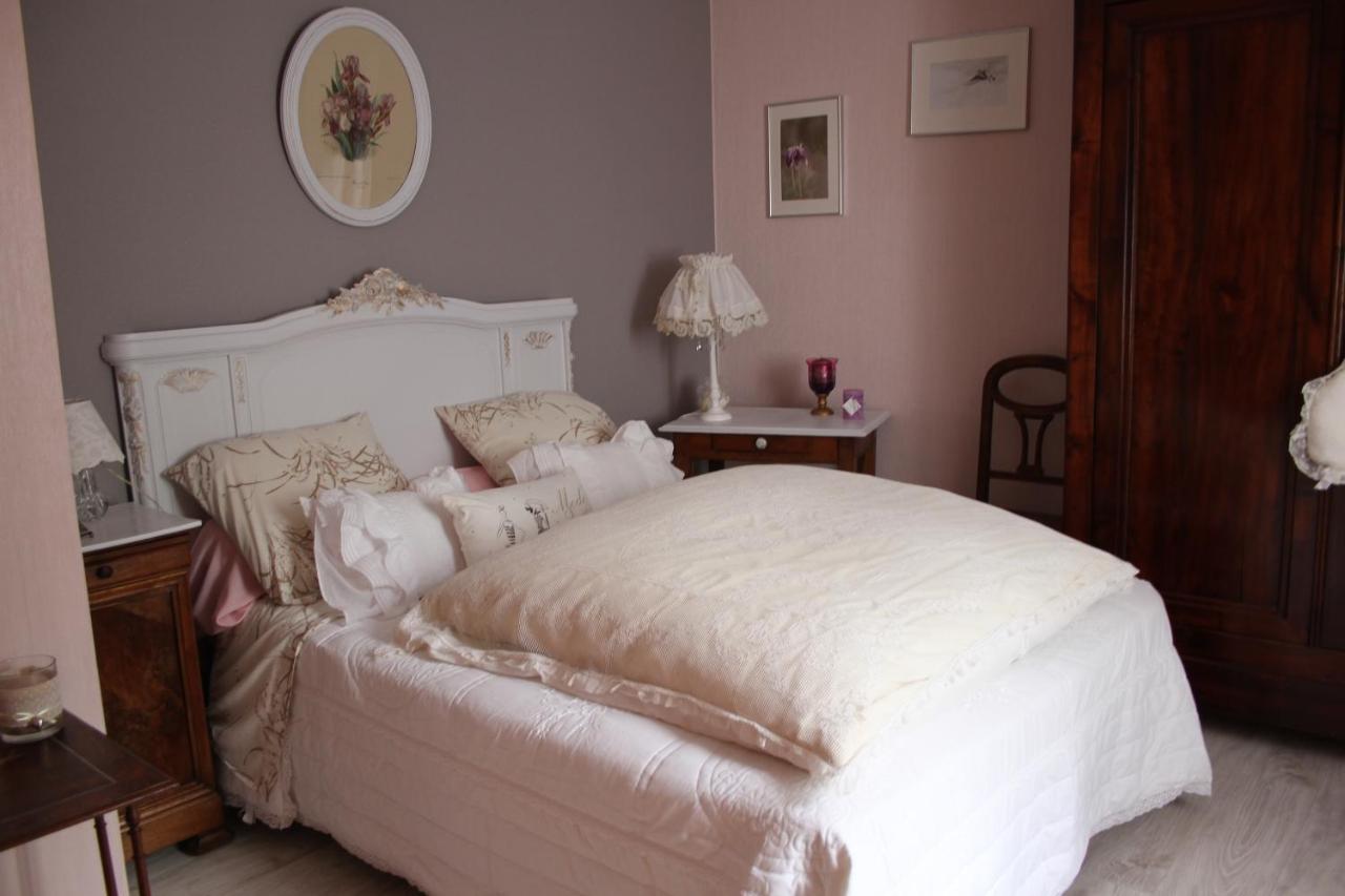 petite maison berrichonne Charost Extérieur photo